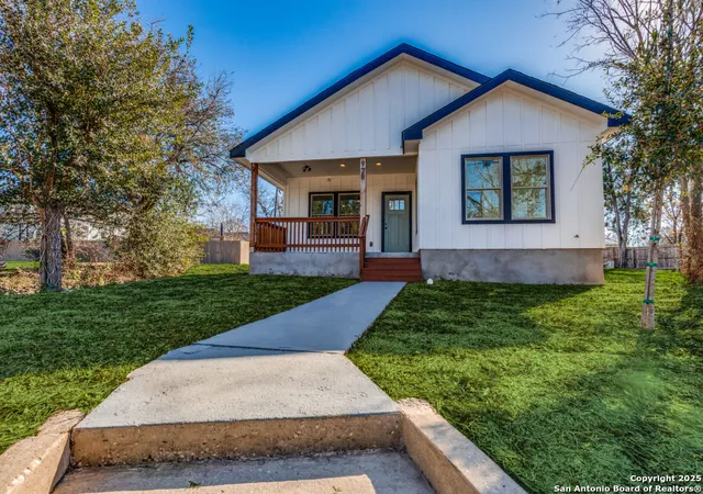 Photo 2 of Sale Pending at 938 Dawson St, San Antonio, TX 78202 | MLS# 1864569 | Listing updated on 2025-11-25