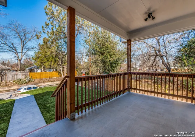 Photo 3 of Sale Pending at 938 Dawson St, San Antonio, TX 78202 | MLS# 1864569 | Listing updated on 2025-11-25