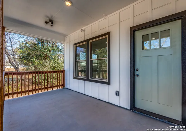 Photo 3 of Sale Pending at 938 Dawson St, San Antonio, TX 78202 | MLS# 1864569 | Listing updated on 2025-11-25