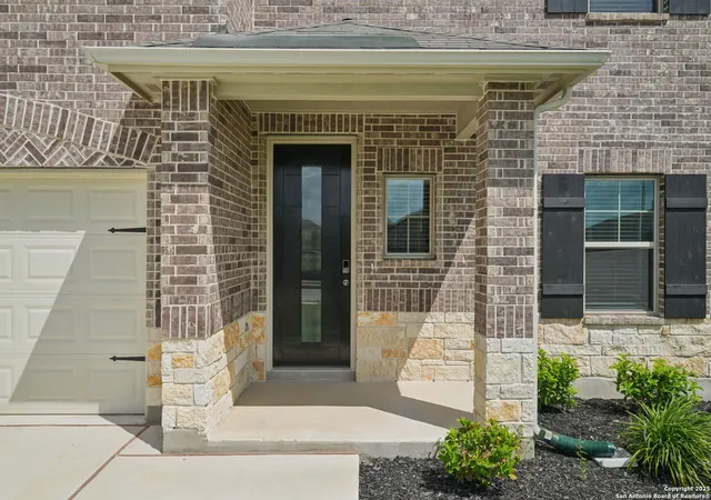 Photo 3 of Sale Pending at 251 Cherry Crk, Cibolo, TX 78108 | MLS# 1864589 | Listing updated on 2025-12-11