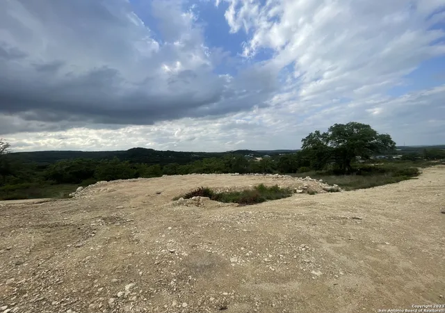 Photo 4 of Sale Pending at 23715 Oakshire Ridge, San Antonio, TX 78255 | MLS# 1864688 | Listing updated on 2026-04-29