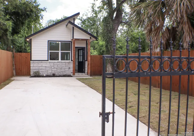 Photo 2 of Sale Pending at 715 Ripford, San Antonio, TX 78225 | MLS# 1864729 | Listing updated on 2025-11-06