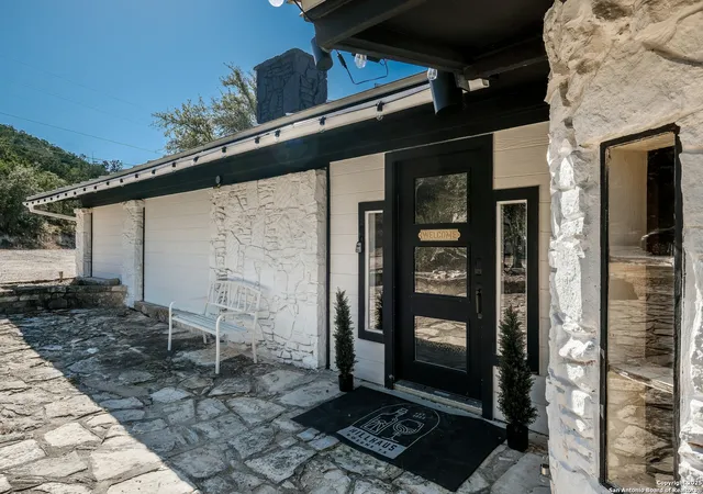 Photo 3 of Sale Pending at 5a Rolling Acres Rd, Boerne, TX 78006 | MLS# 1864791 | Listing updated on 2025-11-24