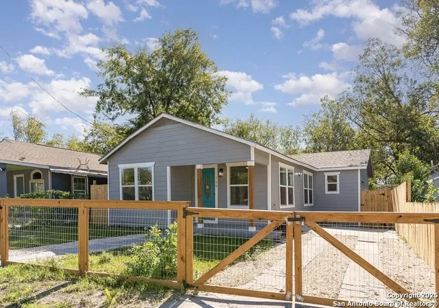 Photo 1 of Sale Pending at 250 Oelkers, San Antonio, TX 78204 | MLS# 1864799 | Listing updated on 2025-10-20