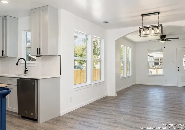 Photo 2 of Sale Pending at 250 Oelkers, San Antonio, TX 78204 | MLS# 1864799 | Listing updated on 2025-10-20