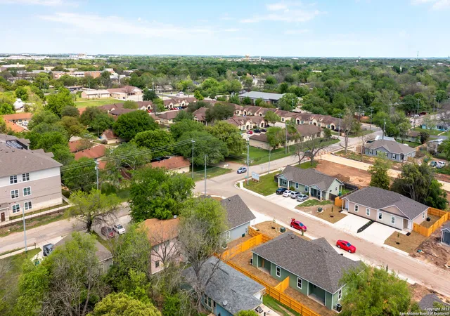 Photo 1 of Multi family home for sale at 609-611 Hudson St, Seguin, TX 78155 | MLS# 1865020 | Listing updated on 2025-05-19