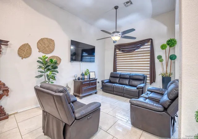 3rd image of 333 Studer, Uvalde, TX 78801 | MLS# 1865102