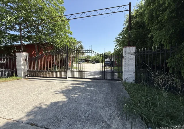 4th image of 1010 W Ashby Pl, San Antonio, TX 78212 | MLS# 1865190
