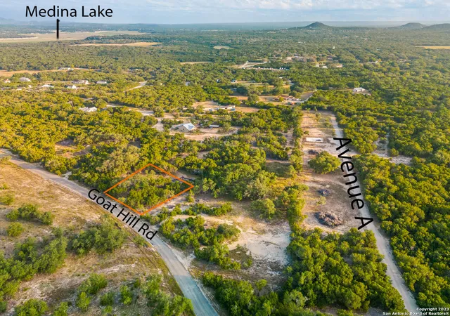 4th image of 818 Goat Hill, Lakehills, TX 78063 | MLS# 1865227