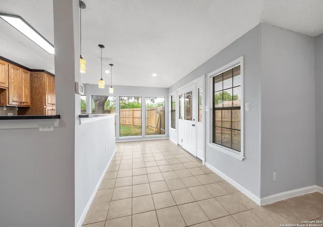 Listing Photo 4 - Condo for sale in building located at 8255 Misty Willow, San Antonio, TX 78250