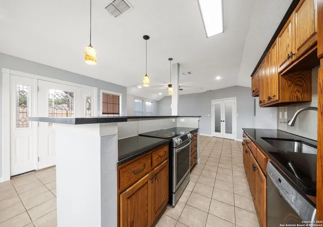 Listing Photo 5 - Condo for sale in building located at 8255 Misty Willow, San Antonio, TX 78250