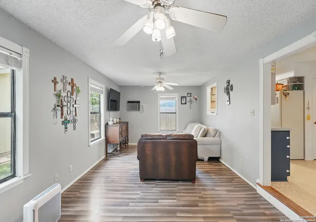 Photo 4 of Single family home for sale at 401 Judith Ann, Schertz, TX 78154 | MLS# 1865369 | Listing updated on 2025-07-14