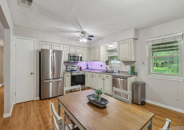 Photo 4 of Single family home for sale at 304 Sunflower Dr, Marion, TX 78124 | MLS# 1865420 | Listing updated on 2025-12-10