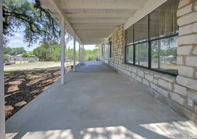 Photo 1 of Single family home for sale at 725 Canyon Circle, Canyon Lake, TX 78133 | MLS# 1865608 | Listing updated on 2025-08-20
