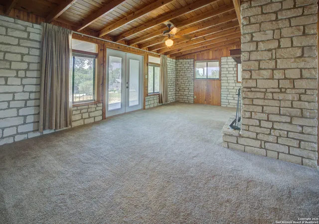Photo 2 of Single family home for sale at 725 Canyon Circle, Canyon Lake, TX 78133 | MLS# 1865608 | Listing updated on 2025-08-20