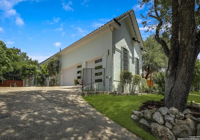 Photo 3 of Sale Pending at 15 Three Lakes, San Antonio, TX 78248 | MLS# 1865637 | Listing updated on 2025-11-15