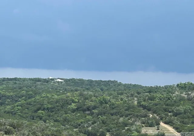 Photo 2 of Single family home for sale at 552 Mountain Oaks, Canyon Lake, TX 78133 | MLS# 1865671 | Listing updated on 2025-11-21