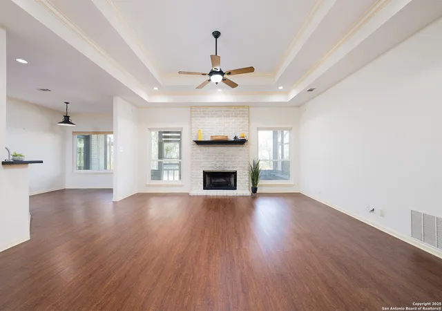 Photo 3 of Single family home for sale at 552 Mountain Oaks, Canyon Lake, TX 78133 | MLS# 1865671 | Listing updated on 2025-11-21
