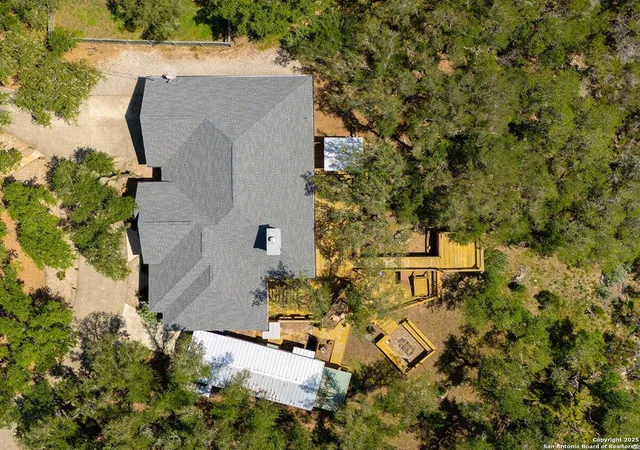 Photo 4 of Single family home for sale at 552 Mountain Oaks, Canyon Lake, TX 78133 | MLS# 1865671 | Listing updated on 2025-11-21
