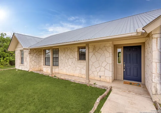 Photo 2 of Single family home for sale at 3010 Skyline, Canyon Lake, TX 78133 | MLS# 1865678 | Listing updated on 2025-09-12