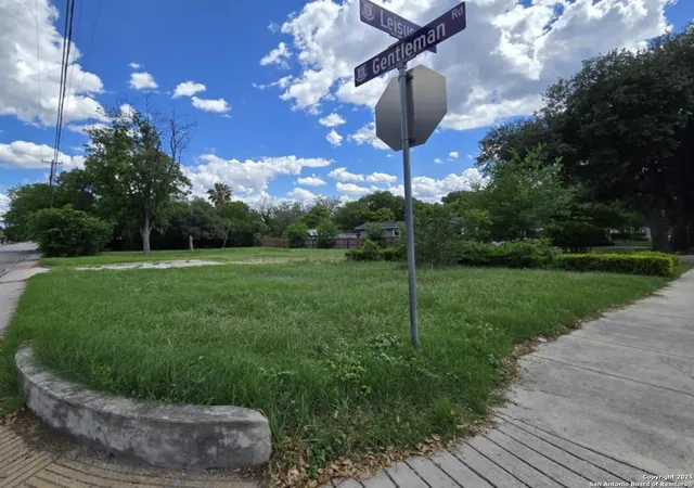 Land for sale at 102 Leisure Dr, San Antonio, TX 78201 | MLS# 1865688