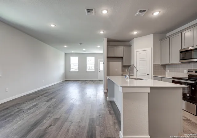 Photo 4 of Sale Pending at 7844 Coffee Ml, San Antonio, TX 78252 | MLS# 1865713 | Listing updated on 2025-10-24