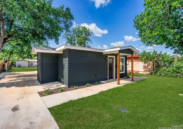 Photo 4 of Sale Pending at 3006 Martin Luther King, San Antonio, TX 78220 | MLS# 1865745 | Listing updated on 2025-10-27