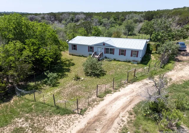 Photo 4 of Single family home for sale at 605 Seth Circle, Bandera, TX 78003 | MLS# 1865749 | Listing updated on 2026-06-15