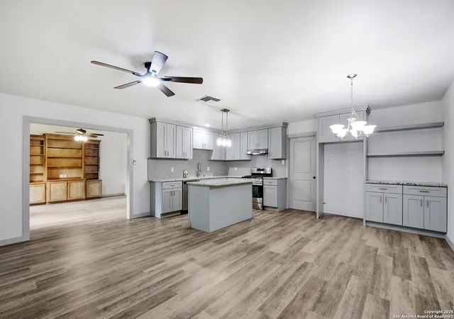 Photo 3 of Single family home for sale at 5515 Rolling Ridge, San Antonio, TX 78228 | MLS# 1865875 | Listing updated on 2026-05-16