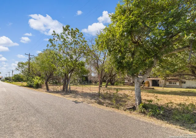 1st image of 601 County Road 6610, Devine, TX 78016 | MLS# 1865880