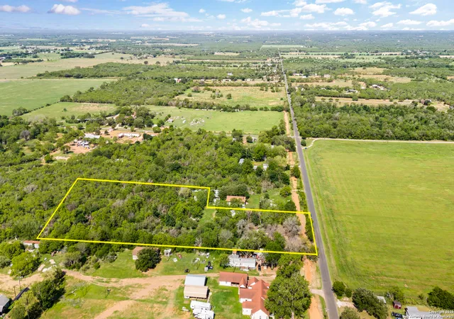 21st image of 601 County Road 6610, Devine, TX 78016 | MLS# 1865880