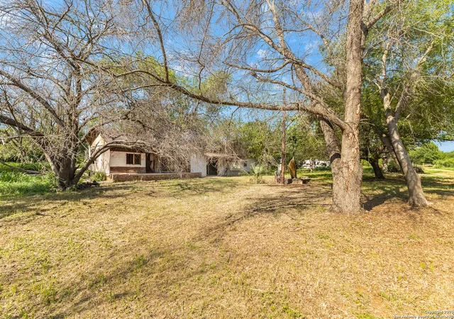 3rd image of 601 County Road 6610, Devine, TX 78016 | MLS# 1865880