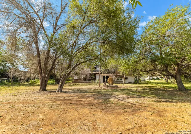 4th image of 601 County Road 6610, Devine, TX 78016 | MLS# 1865880