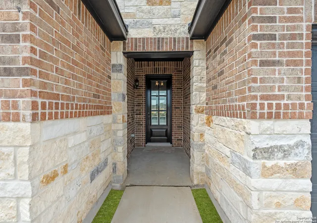 Photo 4 of Sale Pending at 140 Cherrybark Oak, Castroville, TX 78009 | MLS# 1865990 | Listing updated on 2025-09-08