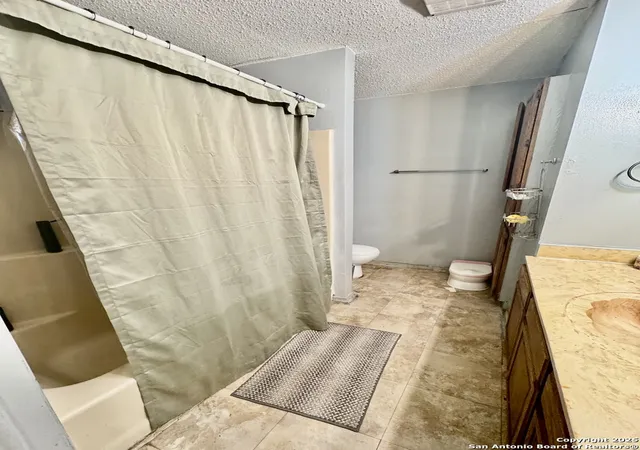 Photo 4 of Sale Pending at 941 Potomac, San Antonio, TX 78202 | MLS# 1866146 | Listing updated on 2025-08-07