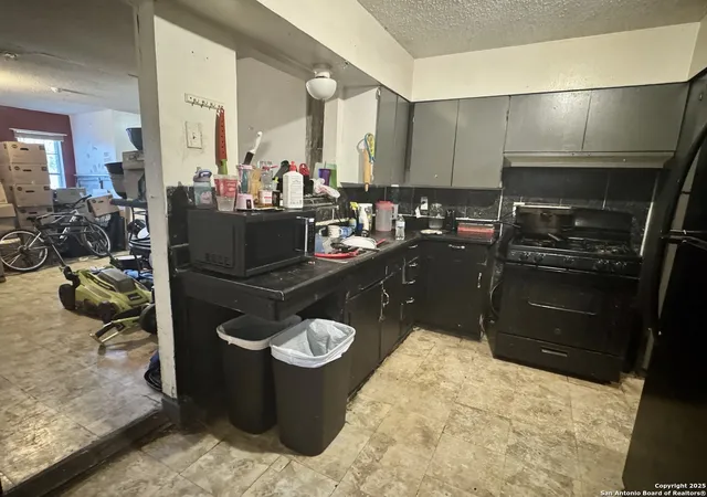 Photo 2 of Sale Pending at 941 Potomac, San Antonio, TX 78202 | MLS# 1866146 | Listing updated on 2025-08-07