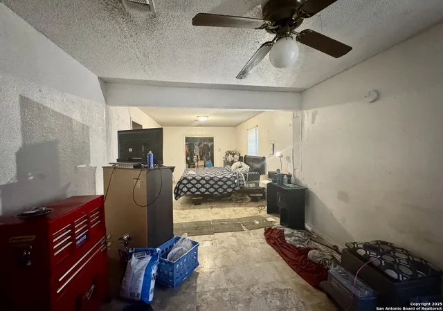 Photo 3 of Sale Pending at 941 Potomac, San Antonio, TX 78202 | MLS# 1866146 | Listing updated on 2025-08-07