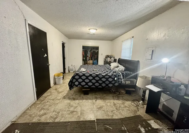 Photo 3 of Sale Pending at 941 Potomac, San Antonio, TX 78202 | MLS# 1866146 | Listing updated on 2025-08-07