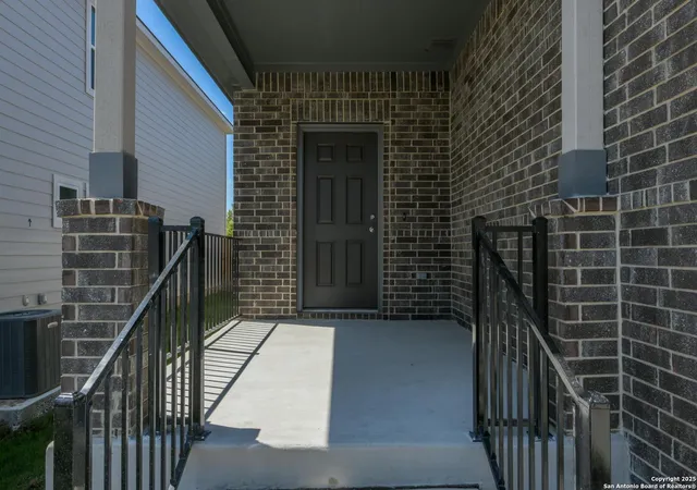 Photo 3 of Sale Pending at 13730 Birch Crossing, San Antonio, TX 78210 | MLS# 1866326 | Listing updated on 2025-08-15