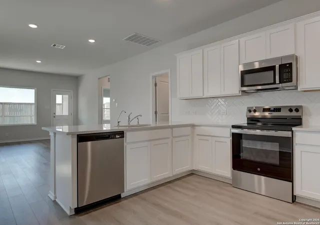 Photo 4 of Sale Pending at 13730 Birch Crossing, San Antonio, TX 78210 | MLS# 1866326 | Listing updated on 2025-08-15