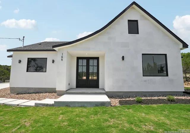 Photo 4 of Single family home for sale at 166 Magnolia Mdw, Canyon Lake, TX 78133 | MLS# 1866332 | Listing updated on 2026-01-22