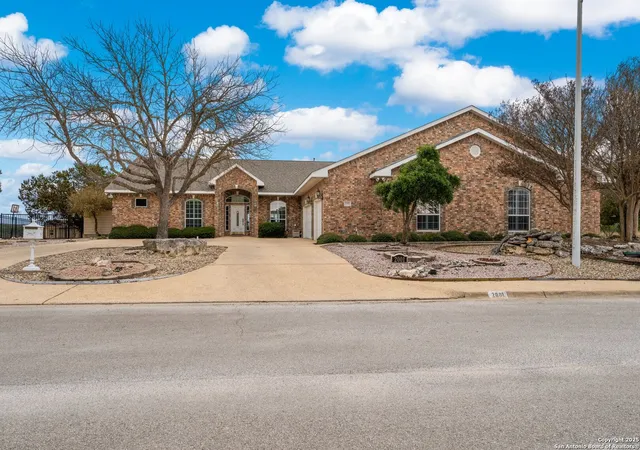 Photo 2 of Single family home for sale at 2001 Crown Ridge, Kerrville, TX 78028 | MLS# 1866353 | Listing updated on 2025-12-10