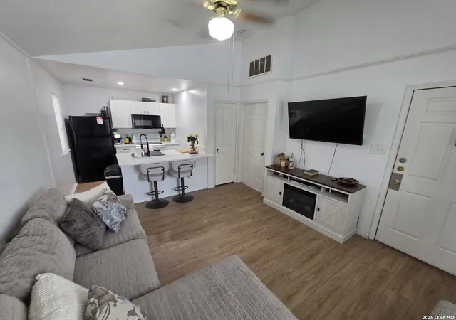 3rd image of 4803 Hamilton Wolfe #310, San Antonio, TX 78229 | MLS# 1866436