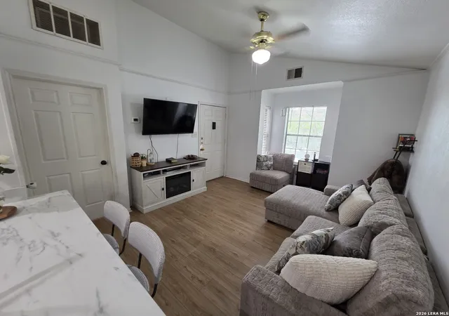 4th image of 4803 Hamilton Wolfe #310, San Antonio, TX 78229 | MLS# 1866436