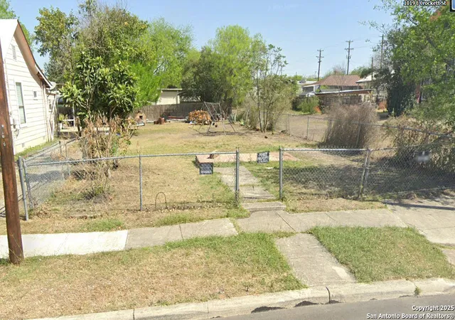 Photo 2 of Land for sale at 1019 E Crockett St, San Antonio, TX 78202 | MLS# 1866476 | Listing updated on 2026-01-19