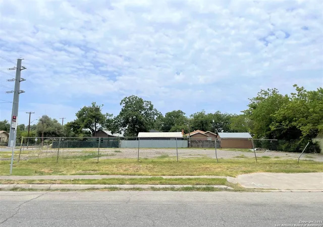Photo 4 of Sale Pending at 111 Denver Blvd, San Antonio, TX 78210 | MLS# 1866556 | Listing updated on 2025-10-23