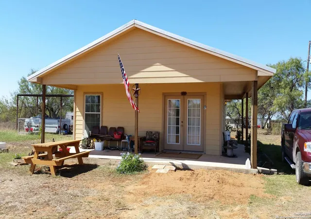 4th image of 3530 County Road 331, Jourdanton, TX 78026 | MLS# 1866692