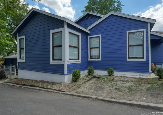 Photo 2 of Sale Pending at 910 Halliday, San Antonio, TX 78210 | MLS# 1866766 | Listing updated on 2026-05-06