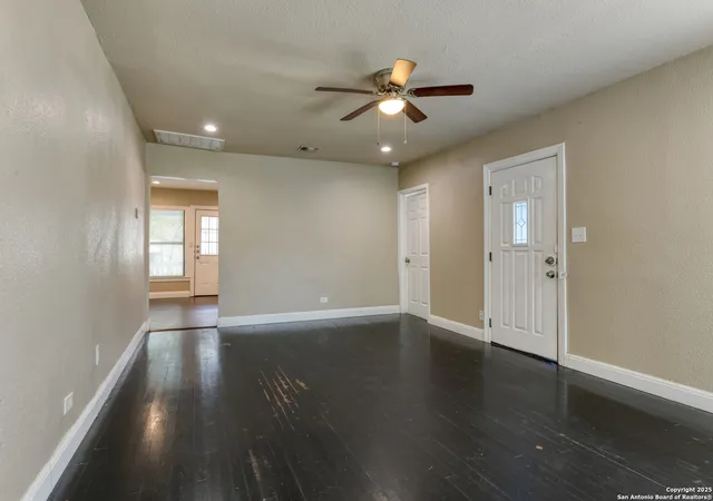 Photo 3 of Sale Pending at 910 Halliday, San Antonio, TX 78210 | MLS# 1866766 | Listing updated on 2026-05-06