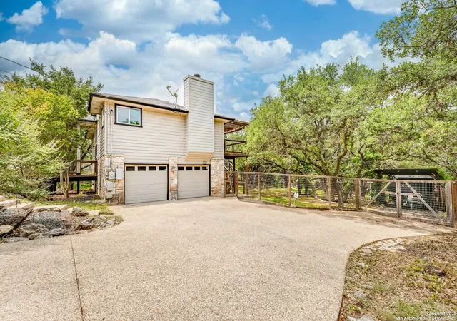 Photo 3 of Sale Pending at 9811 Rebel Queen, San Antonio, TX 78255 | MLS# 1866812 | Listing updated on 2025-09-04